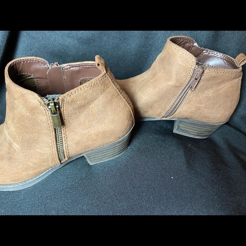 Carlos Tan leather ankle boots